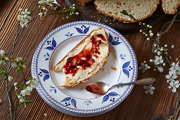 포토 JPG 해외이미지 전통 접시 계절 꽃 음식 빵 조각 탁자 휴가 디저트 부활절 사람없음 목재 파란색 케이크 축제 봄 빵집 벚꽃 나뭇가지 시골 축하 도자기 달콤 아침식사 4월 굽기 심볼 체코 페스츄리 핸드메이드 해외포토 나무 식물 식기 기념일 유럽 컬러 가구 컨셉 재료 상점 식사 날짜 맛 구이 파일형식 이미지허브