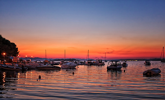 포토 JPG 해외이미지 유럽 바다 여행 요트 휴가 항해 사람없음 물 태양 항구 일몰 만 보트 휴양지 함선 포트 해외포토 자연요소 나라 배_교통 교통시설 노을 장소 파일형식 이미지허브