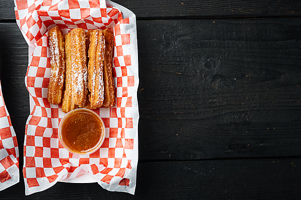 포토 JPG 해외이미지 검은배경 디저트 실내 사람없음 하이앵글 츄러스 카피스페이스 해외포토 음식 뷰포인트 백그라운드 내부 검은색 공백 파일형식 이미지허브