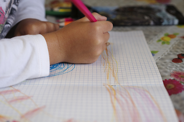 포토 JPG 해외이미지 백인 라이프스타일 여자 교육 행복 종이 어린이 백그라운드 교실 학교 가족 탁자 주택 함께함 창조 미술 사람 소년 사람없음 컬러풀 연필 문 주방 페인트 유치원 흰색 그리기 아빠 그림 크레파스 예술가 냉장고 해외포토 서양인 남자 감정 컬러 가구 컨셉 관계 모션 문화예술 학용품 건물 생활 필기구 가전제품 파일형식 이미지허브