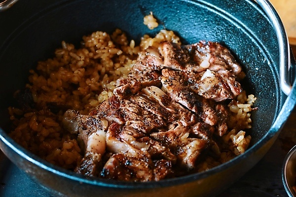 포토 JPG 해외이미지 전통 접시 음식 백그라운드 밥 불 건강 육류 돼지고기 스테이크 요리 동양인 사람없음 식당 식사 저녁식사 소고기 튀김 흰색 뜨거움 맛 그릴 바비큐 자르기 굽기 점심식사 해외포토 자연요소 식기 컬러 컨셉 식재료 모션 주방용품 서양음식 인종 상점 구이 파일형식 이미지허브