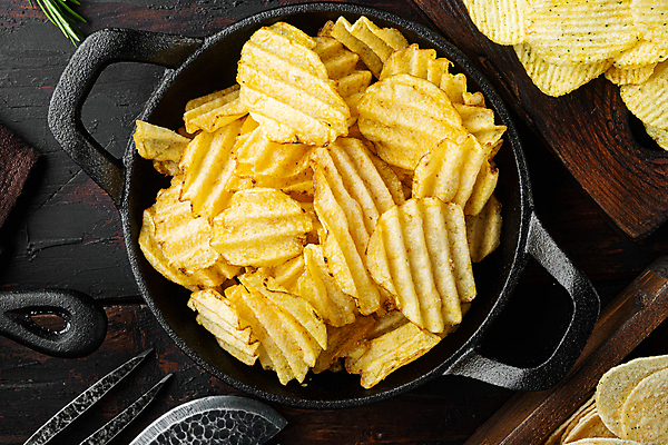 포토 JPG 해외이미지 실내 사람없음 하이앵글 담기 감자칩 나무배경 해외포토 뷰포인트 백그라운드 모션 내부 과자 칩_음식 파일형식 이미지허브