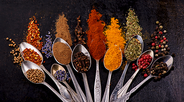 포토 JPG 해외이미지 백그라운드 건조 사람없음 숟가락 검은색 가루 허브 통후추 팔각회향 해외포토 식물 컬러 수저 향신료 후추 파일형식 이미지허브