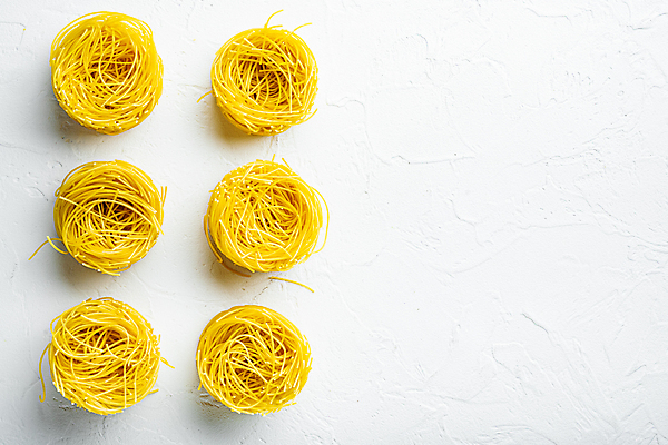 포토 JPG 해외이미지 식재료 실내 사람없음 하이앵글 여러개 흰배경 일렬 파스타면 카피스페이스 해외포토 뷰포인트 다수 백그라운드 파스타 내부 공백 흰색 면류 파일형식 이미지허브