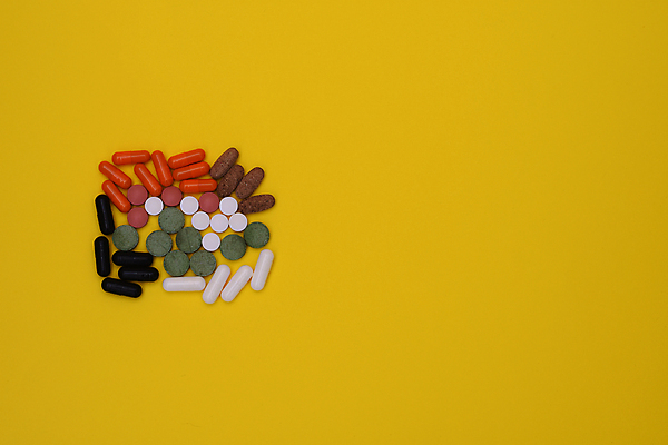 포토 JPG 해외이미지 과학 백그라운드 컨셉 건강 사람없음 하이앵글 컬러풀 알약 약 노란색 우주 건강관리 공백 고통 의사 흰색 하트 플랫 닫기 질병 자르기 약국 두통 위치 보충 노란배경 마약 헬프 화학물질 항생제 카피스페이스 해외포토 모양 감정 뷰포인트 컬러 의학 모션 관리 의료진 도움 화학 파일형식 이미지허브