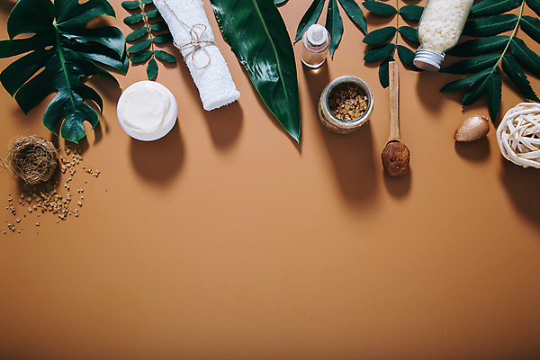 포토 JPG 해외이미지 유리병 사람없음 하이앵글 수건 갈색 용기 오브젝트 스파용품 바디케어 수분크림 열대잎 입욕소금 해외포토 그릇 뷰포인트 컬러 잎 병_용기 위생용품 스파 화장품 미용용품 소금 파일형식 이미지허브