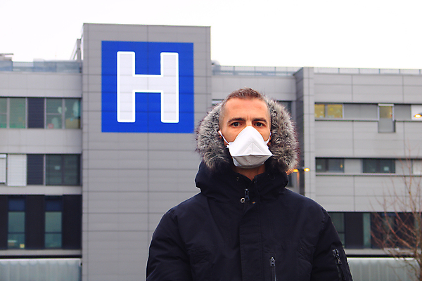 포토 JPG 해외이미지 얼굴 건강 병원 가면 마스크 한명 안전 사람 글로벌 환경 고통 열 환경오염 호흡기관 바이러스 보호 질병 위험 예방 감염 알레르기 고립 돌봄 전염병 증상 해외포토 1 감정 컨셉 의학 모션 신체부위 장기_의학 파일형식 이미지허브