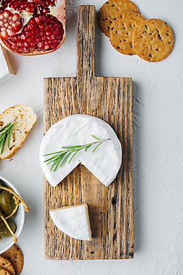 포토 JPG 해외이미지 치즈 사람없음 원형 석류 나무도마 까망베르치즈 해외포토 도형 과일 유제품 도마 목재 파일형식 이미지허브