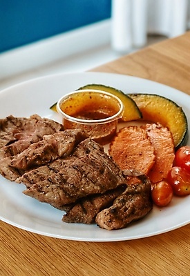 포토 JPG 해외이미지 전통 접시 음식 백그라운드 토마토 채소 호박 건강 육류 돼지고기 요리 사람없음 목재 갈색 식당 식사 저녁식사 당근 튀김 흰색 신선 맛 그릴 바비큐 굽기 점심식사 깊이 해외포토 나무 식기 컬러 컨셉 식재료 재료 주방용품 뿌리채소 상점 구이 파일형식 이미지허브