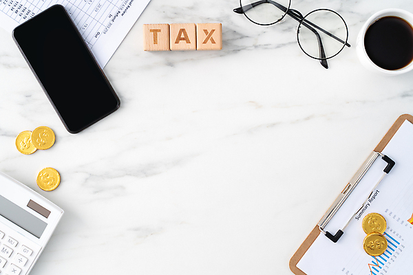 포토 JPG 해외이미지 안경 커피 비즈니스 텍스트 그래프 사람없음 컵 스마트폰 하이앵글 동전 계산기 서류판 세금 나무블록 카피스페이스 해외포토 식기 잡화 음료 뷰포인트 돈 문구용품 목재 핸드폰 스마트기기 사무용품 공백 블록 장비 파일형식 이미지허브