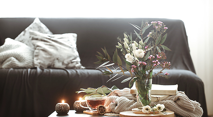 포토 JPG 해외이미지 꽃 실내 사람없음 소파 꽃병 니트 향초 해외포토 식물 상의 의자 초 내부 파일형식 이미지허브