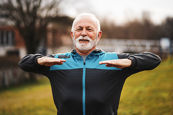 포토 JPG 해외이미지 응시 공원 노년 남자 건강 한명 미소 사람 야외 실버라이프 운동 스트레칭 60대 노인남자한명만 해외포토 1 라이프스타일 시선 공공시설 표정 성인 남자한명만 노인남자만 파일형식 이미지허브