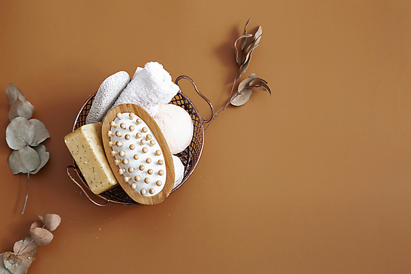 포토 JPG 해외이미지 사람없음 하이앵글 수건 갈색 바구니 오브젝트 스파용품 드라이플라워 바디케어 브러쉬빗 수제비누 입욕제 해외포토 꽃 뷰포인트 컬러 위생용품 스파 비누 파일형식 이미지허브