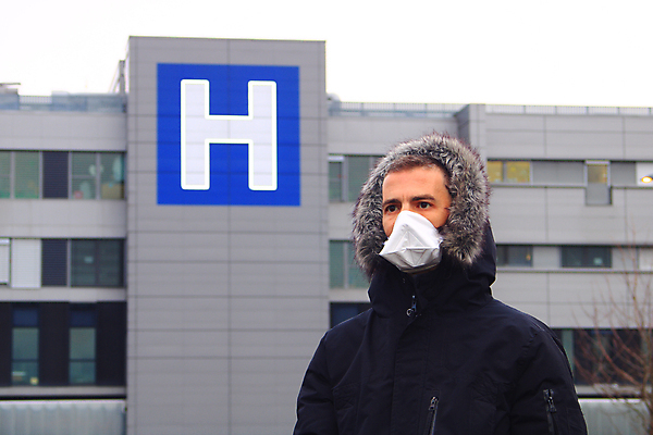 포토 JPG 해외이미지 얼굴 건강 병원 가면 마스크 한명 안전 사람 글로벌 환경 고통 열 환경오염 호흡기관 바이러스 보호 질병 위험 예방 감염 알레르기 고립 돌봄 전염병 증상 해외포토 1 감정 컨셉 의학 모션 신체부위 장기_의학 파일형식 이미지허브