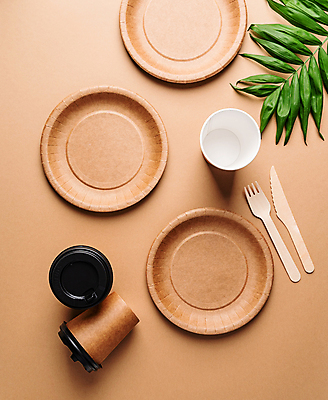 포토 JPG 해외이미지 포크 실내 사람없음 하이앵글 재활용 나이프 일회용 에코 친환경 에코라이프 열대잎 일회용접시 테이크아웃컵 포장용기 베이지색배경 종이접시 해외포토 라이프스타일 식기 접시 뷰포인트 백그라운드 잎 내부 컵 환경 칼 베이지색 포장재료 파일형식 이미지허브