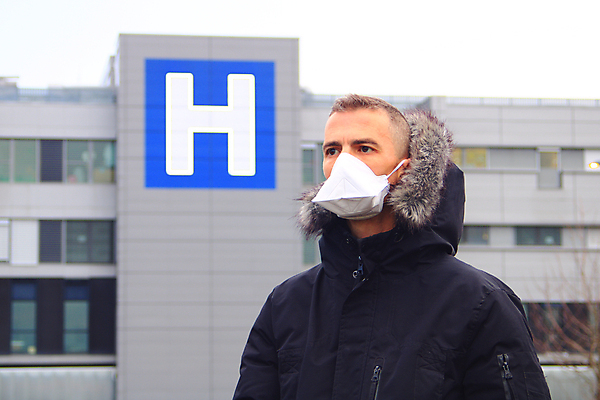 포토 JPG 해외이미지 얼굴 건강 병원 가면 마스크 한명 안전 사람 글로벌 환경 고통 열 환경오염 호흡기관 바이러스 보호 질병 위험 예방 감염 알레르기 고립 돌봄 전염병 증상 해외포토 1 감정 컨셉 의학 모션 신체부위 장기_의학 파일형식 이미지허브