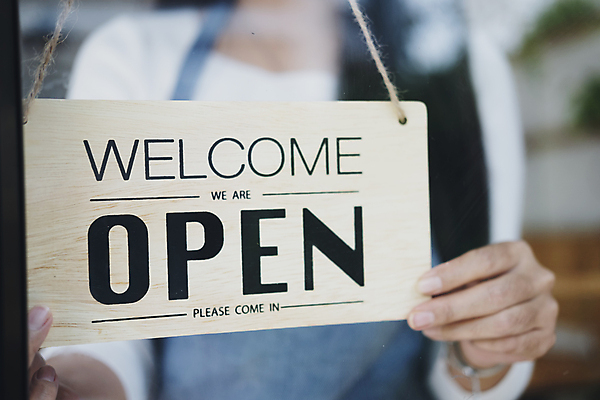 포토 JPG 해외이미지 행복 커피 음식 비즈니스 창문 유리 노동자 거리 매달리기 건강 가면 안전 사람 동양인 사람없음 목재 사무실 문 상점 식당 카페 바 오픈 바이러스 작음 웨이트리스 고객 서비스 사인 바리스타 지역 환영 카페테리아 소매 주인 소셜 해외포토 나무 직업 감정 음료 재료 모션 재질 인종 크기 종업원 파일형식 이미지허브