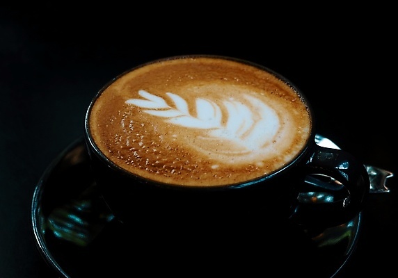 포토 JPG 해외이미지 디자인 커피 음료 음식 백그라운드 탁자 아침 미술 사람없음 컵 갈색 상점 검은색 거품 카페 우유 머그컵 흰색 하트 신선 뜨거움 아침식사 크림 아로마 카푸치노 에스프레소 라떼 모카 카페인 해외포토 주간 모양 식기 컬러 가구 문화예술 유제품 식사 파일형식 이미지허브