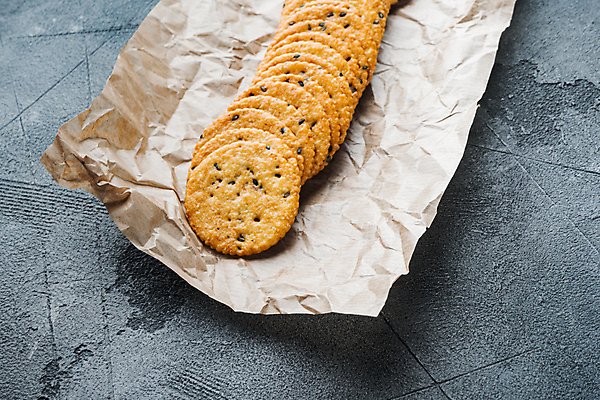 포토 JPG 해외이미지 회색배경 실내 사람없음 크래커 원형 일렬 종이호일 해외포토 도형 백그라운드 내부 쿠키 회색 파일형식 이미지허브