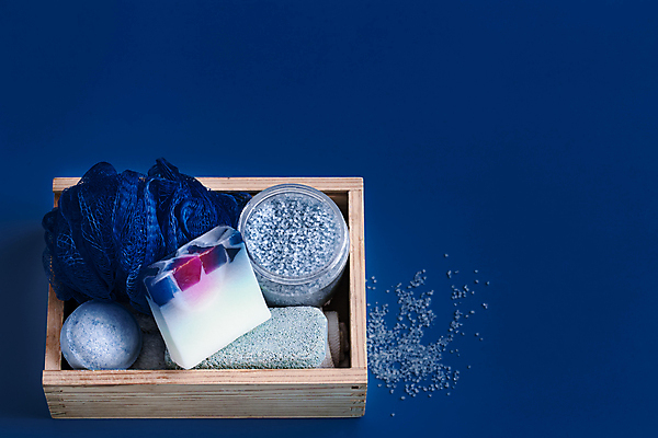 포토 JPG 해외이미지 사람없음 파란색 하이앵글 수건 남색 오브젝트 스파용품 바디케어 수제비누 입욕제 입욕소금 해외포토 뷰포인트 컬러 위생용품 스파 미용용품 소금 비누 파일형식 이미지허브
