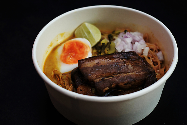 포토 JPG 해외이미지 전통 접시 음식 백그라운드 채소 태국 밥 건강 육류 돼지고기 요리 동양인 사람없음 초록색 식당 식사 저녁식사 치킨 흰색 신선 뜨거움 맛 그릴 국수 점심식사 해외포토 식기 아시아 컬러 컨셉 식재료 주방용품 인종 상점 면류 닭고기요리 파일형식 이미지허브