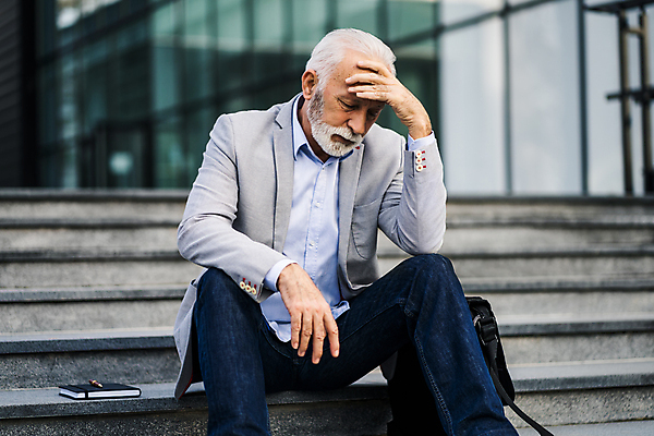 포토 JPG 해외이미지 노년 남자 피곤 한명 사람 앉기 정장 야외 실버라이프 계단 비즈니스맨 60대 고민 경영자 두통 업무과다 편두통 노인남자한명만 해외포토 1 라이프스타일 옷 감정 컨셉 비즈니스 모션 성인 고통 업무 직장인 질병 리더 남자한명만 노인남자만 파일형식 이미지허브