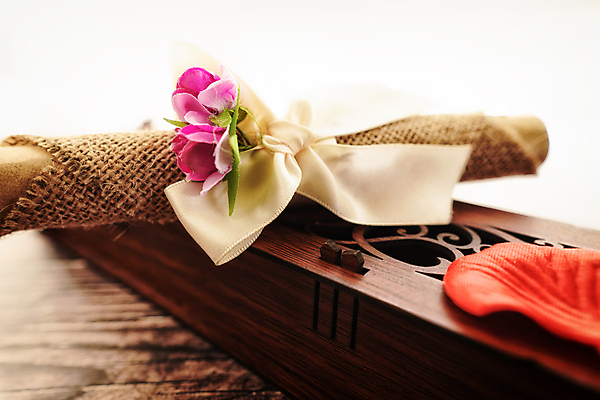 포토 JPG 해외이미지 직업 디자인 꽃 리본 종이 밧줄 자연 탁자 아이디어 기술 발렌타인데이 관리 선물 사랑 미술 취미 사람없음 목재 장식 빨간색 상자 숫자 꼬리표 라벨 덮개 인사 작업 신용카드 생일 화려 메시지 책상 활 옵션 감사 팩 관심 핸드메이드 해외포토 나무 식물 문자 기념일 감정 줄 컬러 가구 컨셉 재료 데이이벤트 문화예술 프레임 금융 화장품 뚜껑 예절 생태계 파일형식 이미지허브