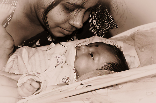 포토 JPG 해외이미지 라이프스타일 응시 딸 행복 아들 얼굴 어린이 백그라운드 청소년 놀이 엄마 아침 휴식 함께함 한명 미소 두명 부모 컬러풀 임신 자녀 신생아 잠 보호 결합 작음 해외포토 주간 1 시선 감정 컬러 컨셉 가족 표정 사람 생활 신체부위 아기 크기 파일형식 이미지허브