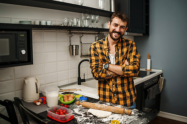 포토 JPG 해외이미지 라이프스타일 응시 남자 행복 음식 딸기 주택 갈색머리 실내 요리 한명 사람 성인 쿠키 주방 계란 식사 굽기 반죽 만들기 밀가루 밀대 밀가루반죽 곰팡이 음식준비 페스츄리 해외포토 1 헤어스타일 시선 감정 빵 과일 모션 주방용품 디저트 내부 건물 생활 알 가루 구이 준비 파일형식 이미지허브