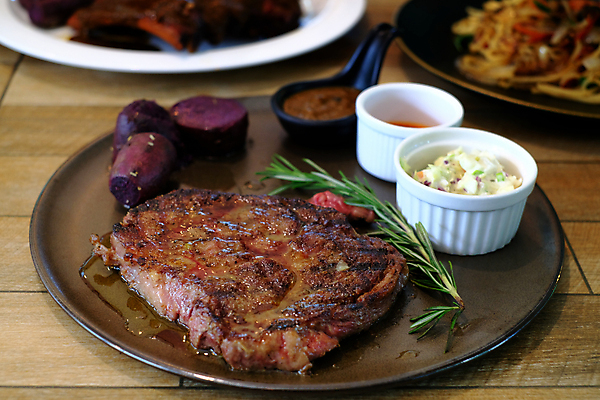 포토 JPG 해외이미지 접시 음식 백그라운드 채소 감자 건강 육류 스테이크 요리 사람없음 목재 빨간색 식당 식사 저녁식사 샐러드 소고기 신선 그릴 바비큐 굽기 로즈메리 점심식사 해외포토 나무 식기 컬러 식재료 재료 주방용품 서양음식 상점 구이 허브 파일형식 이미지허브