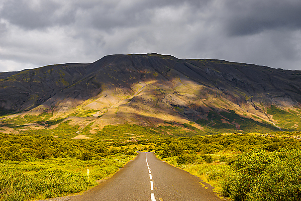 포토 JPG 해외이미지 도로 섬 여행 자국 자연 하늘 휴가 산 파노라마 아이슬란드 이끼 사람없음 야외 컬러풀 환경 산책 하이킹 운전 자유 고속도로 황무지 고독 북극 빙하 화산 장면 분화구 멀리 고립 수평선 해외포토 감정 유럽 길 컬러 컨셉 교통시설 모션 레저 휴식 촬영기법 극지방 생태계 파일형식 이미지허브