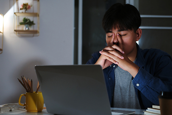 포토 JPG 해외이미지 남자 비즈니스 실내 피곤 한명 동양인 상반신 성인 노트북 잠 비즈니스맨 졸음 업무과다 과로 성인남자한명만 해외포토 1 감정 컨셉 사람 인종 내부 전자제품 업무 직장인 남자한명만 성인남자만 파일형식 이미지허브