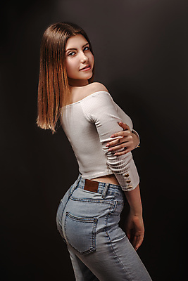 포토 JPG 해외이미지 백인 모델 1 학생 여자 행복 얼굴 성공 친절 갈색머리 건강 한명 미소 웃음 사람 청춘 머리 상점 스파 터치 흰색 자신감 치아 유혹 스마트 피부 순수 피부관리 긍정 보여주기 고립 완벽 해외포토 서양인 헤어스타일 감정 컬러 컨셉 모션 표정 신체부위 뷰티 소화기관 파일형식 이미지허브