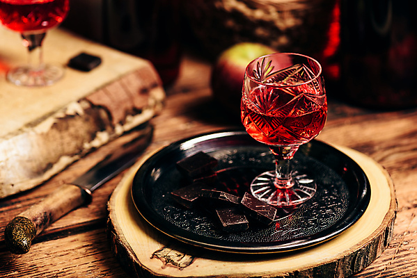 포토 JPG 해외이미지 접시 잔 쟁반 사람없음 아웃포커스 나무받침 나무배경 해외포토 식기 백그라운드 촬영기법 목재 받침대 파일형식 이미지허브