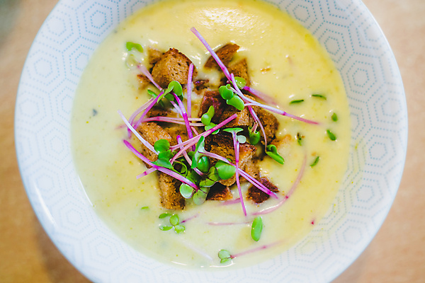 포토 JPG 해외이미지 라이프스타일 접시 음식 빵 채소 건강 요리 사람없음 컬러풀 식사 저녁식사 시골 신선 뜨거움 수프 브로콜리 유기농 바이오 스크램블 영양분 채식주의자 총각무 크루통 핸드메이드 비건 해외포토 식기 웰빙 컬러 생활 무 계란요리 채식 파일형식 이미지허브