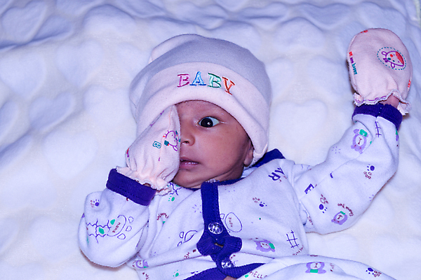 포토 JPG 해외이미지 라이프스타일 손 응시 남자 행복 감정 얼굴 백그라운드 크리스마스 겨울 장난 휴식 흑백 표정 한명 뷰티 산타클로스 머리 기쁨 신생아 작음 담요 호기심 겨울옷 걸음마 천진난만 해외포토 1 시선 옷 계절 기념일 컨셉 모션 촬영기법 사람 생활 신체부위 아기 크기 파일형식 이미지허브