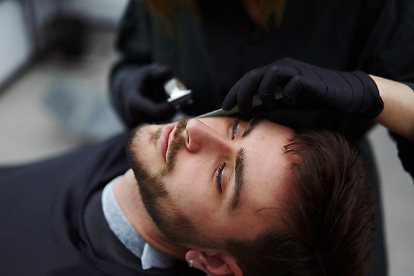 포토 JPG 해외이미지 직업 라이프스타일 헤어스타일 손 남자 얼굴 의자 장신구 수염 성인 두명 치료 뷰티 머리 유행 상점 수확 업무 칼날 고급 미용사 이발 자르기 고객 콧수염 서비스 복고 면도 면도기 몸단장 이발소 돌봄 이발사 직진 스타일 힙스터 해외포토 패션 가구 컨셉 농업 의학 모션 사람 생활 신체부위 위생용품 작업 뷰티샵 파일형식 이미지허브