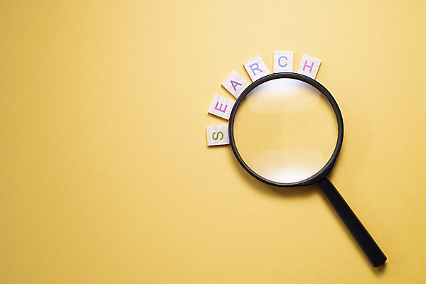 포토 JPG 해외이미지 직업 응시 교육 백그라운드 컨셉 인터넷 비즈니스 유리 성공 돋보기 아이디어 실험 사람없음 스터디 웹 정보 탐험 공구 업무 비즈니스맨 확대 큼 손목시계 분석 묘사 검색 호기심 엔진 온라인 탐정 발견 인터넷주소 고립 해외포토 시선 남자 감정 시계 장신구 재질 학습 도구 작업 직장인 크기 파일형식 이미지허브