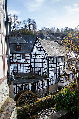 포토 JPG 해외이미지 나무 식물 유럽 여행 겨울 건축양식 자연 하늘 산 거리 사람없음 야외 건물 강 계곡 조약돌 바위 도시 역사 오솔길 땅 좁은 구시가지 해외포토 건축물 계절 건축 나라 길 돌_바위 생태계 파일형식 이미지허브