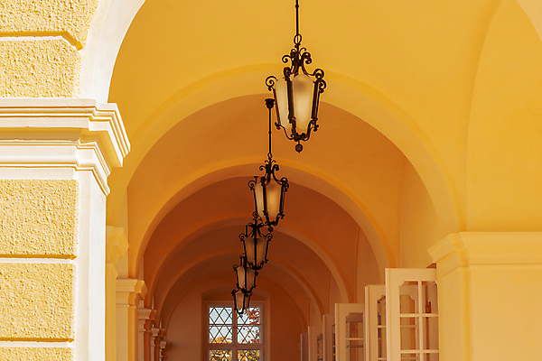 포토 JPG 해외이미지 모양 디자인 유럽 벽 건축양식 미술 사람없음 램프 기둥 아치 좁은 타운 석회암 옛날 줄서기 해외포토 건축 나라 모션 문화예술 조명 암석 도시 파일형식 이미지허브