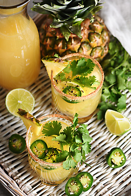 포토 JPG 해외이미지 잔 사람없음 하이앵글 칵테일 과실주 파인애플 라임 브랜디 할라피뇨 해외포토 식기 뷰포인트 과일 고추 주류 열대과일 파일형식 이미지허브