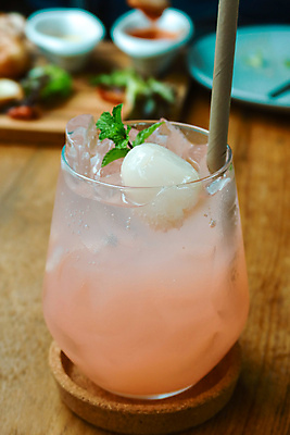 포토 JPG 해외이미지 음료 음식 백그라운드 다이어트 과일 유리 탁자 디저트 건강 요리 사람없음 목재 숟가락 얼음 주스 카페 추위 흰색 신선 항아리 달콤 맛 설탕 크림 상쾌 요거트 소다 해외포토 자연요소 나무 감정 컬러 가구 컨셉 재료 재질 유제품 수저 상점 도자기 파일형식 이미지허브