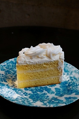 포토 JPG 해외이미지 접시 음식 조각 백그라운드 과일 탁자 디저트 건강 요리 사람없음 목재 노란색 케이크 빵집 흰색 신선 달콤 맛 굽기 먹기 크림 슬라이스 코코넛 바닐라 페스츄리 핸드메이드 해외포토 나무 식기 빵 컬러 가구 컨셉 재료 모션 상점 구이 파일형식 이미지허브