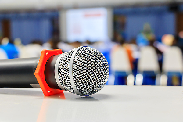 포토 JPG 해외이미지 교육 음악 백그라운드 비즈니스 통신 탁자 회의 실내 사람 앉기 이벤트 사람없음 내부 빛 금속 스크린 소리 콘서트 방 듣기 흰색 발표 센터 강의 무선전화기 마이크 오브젝트 대학교 전자 오디오 방송 일반 노래방 객석 블러 세미나 옛날 지휘대 해외포토 컬러 음향기기 가구 학교 모션 재질 문화예술 전자제품 공연 전화기 파일형식 이미지허브