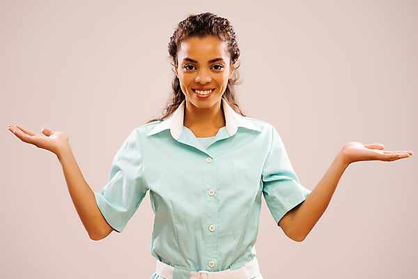 포토 JPG 해외이미지 스튜디오촬영 직업 응시 여자 행복 흑인 유니폼 텍스트 성공 갈색머리 건강 한명 미소 사람 인종 성인 약 검은색 간호사 의사 잡기 작업 상품 구조원 서비스 만족 보여주기 돌봄 마케팅 카피스페이스 해외포토 서양인 1 헤어스타일 시선 옷 감정 컬러 컨셉 의학 모션 실내 표정 공백 의료진 파일형식 이미지허브