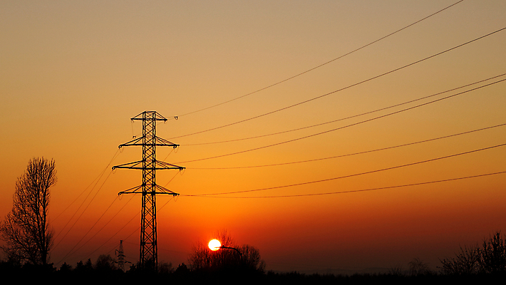 포토 JPG 해외이미지 식물 실루엣 산업 선 하늘 풍경 사람없음 일출 탑 금속 힘 일몰 장비 에너지 역 전염 철사 봉 철탑 공학 전압 철강 해외포토 건축물 교육 교통시설 재질 촬영기법 노을 질병 감염 파일형식 이미지허브