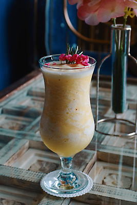 포토 JPG 해외이미지 음료 음식 과일 유리 탁자 디저트 건강 사람없음 컵 얼음 주스 카페 추위 신선 액체 달콤 상쾌 떨림 스무디 해외포토 자연요소 식기 감정 가구 모션 재질 상점 맛 파일형식 이미지허브