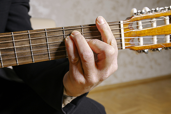 포토 JPG 해외이미지 직업 교육 남자 줄 음악 이동 손가락 학교 놀이 안내 기술 사람 사람없음 가로 교사 화목 소리 콘서트 연주자 음악가 듣기 기구 기타 업무 가르침 클래식 선택 눈금 펑키 기타리스트 재즈 리듬 멜로디 뮤지컬 베이스 블루스 실행 플레이어 생존 해외포토 손 컨셉 모션 현악기 문화예술 공연 작업 파일형식 이미지허브