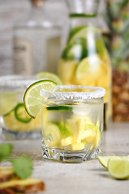 포토 JPG 해외이미지 잔 사람없음 칵테일 과실주 파인애플 라임 브랜디 할라피뇨 해외포토 식기 과일 고추 주류 열대과일 파일형식 이미지허브