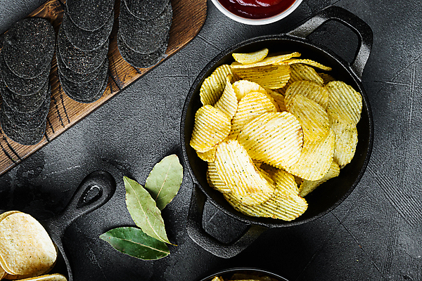 포토 JPG 해외이미지 회색배경 실내 사람없음 하이앵글 담기 감자칩 월계수 해외포토 뷰포인트 백그라운드 모션 내부 과자 회색 칩_음식 파일형식 이미지허브